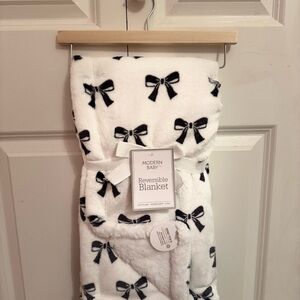 Black & White Bow Baby Blanket NWT